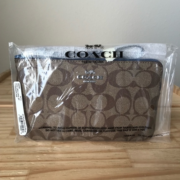 Coach large wristlet๐๐ - Picture 8 of 8